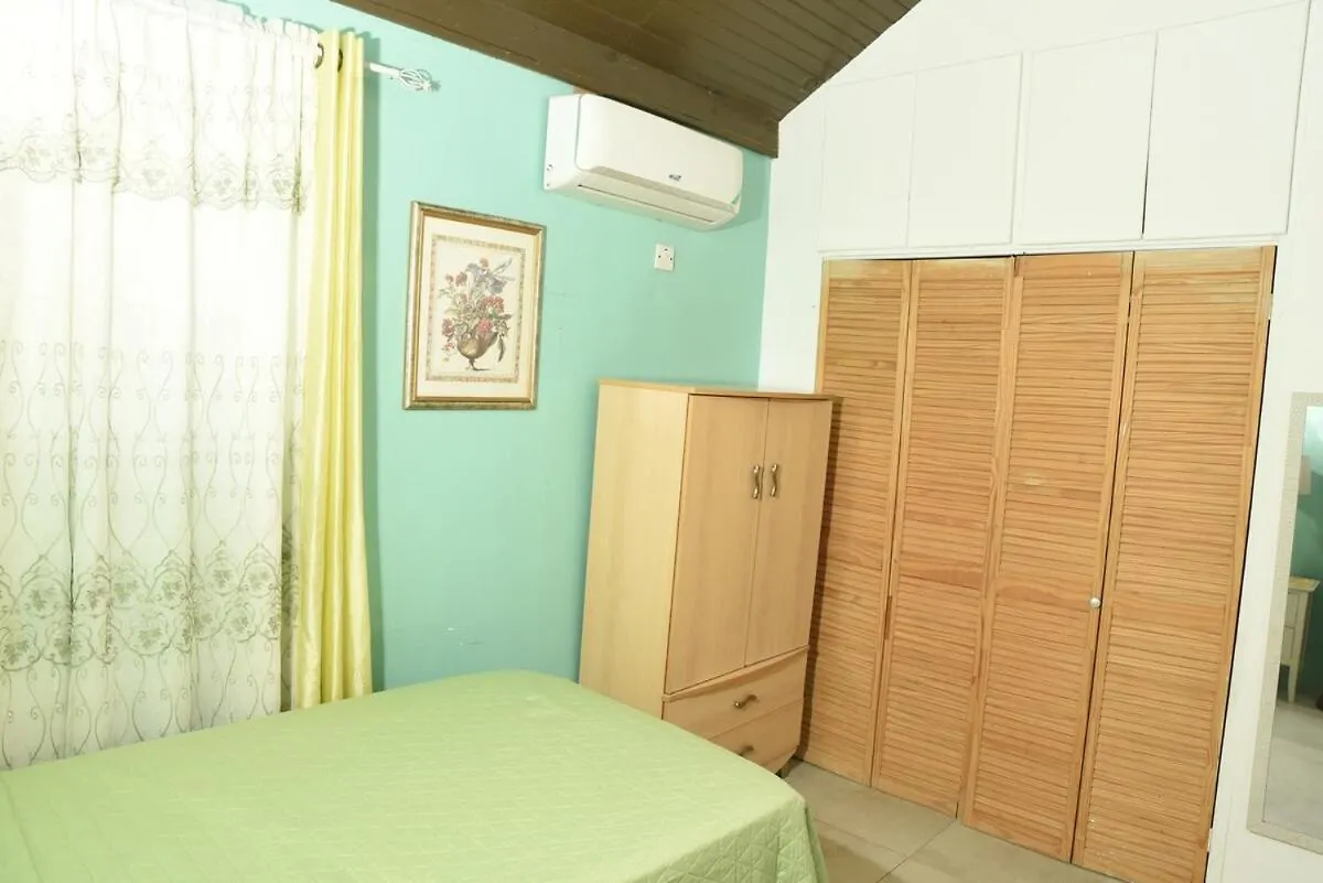 Private 2 Bedroom - Pool N Beach 205A 몬테고 베이 자메이카
